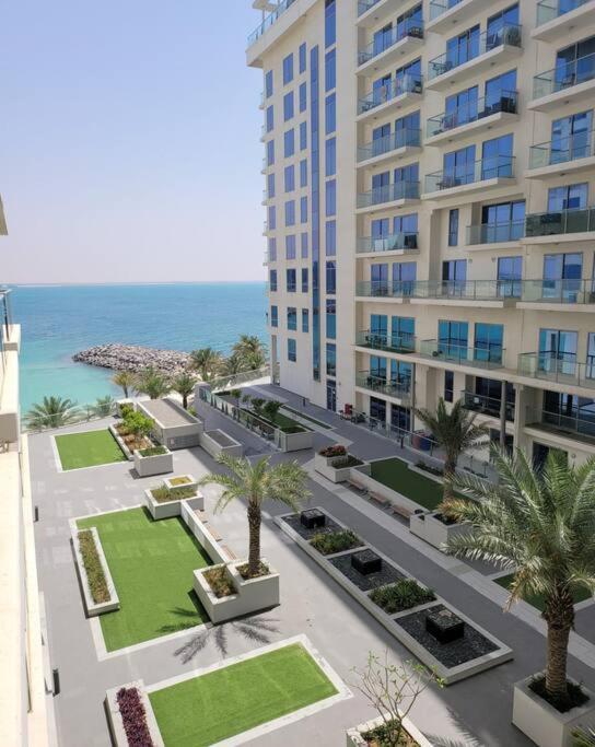 Ocean Whisper Ultra Luxe 1 Bedroom Apartment With A Private Beach - Al Marjan Island Рас-ель-Хайма Екстер'єр фото